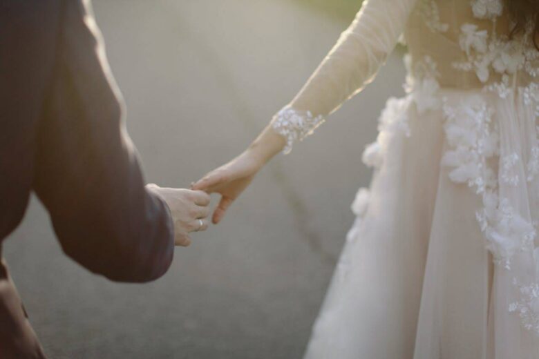 suknie ślubne z długim rękawem